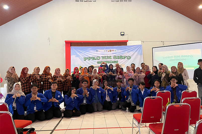 Warga berdiskusi dalam pelatihan